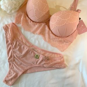 Lace pink lingerie set